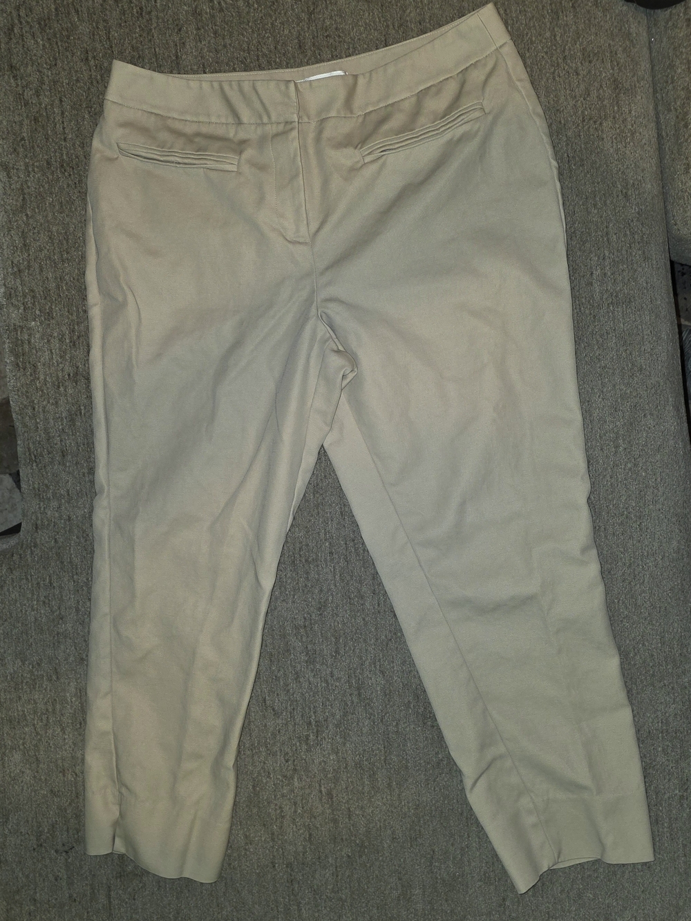 Chico's beige/khaki slim-leg cropped pants Size 1
